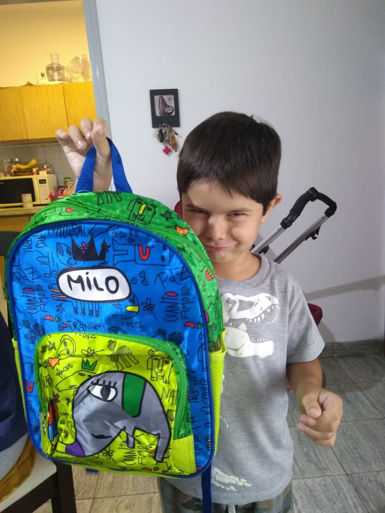 FEDUNArgentina's tweet photo. 🖊️✏️ A lo largo y ancho de nuestro país ya se reparten los kits escolares de la #FEDUN
Compartimos imágenes de los compañeros de #ASIDUN San Luis, @ADUBAArgentina, @SudunsBahia, #CEDIUNCO y de #SITRAIUPA que están entregando kits escolares para hijos de docentes universitarios. https://t.co/9z5mXAGomH