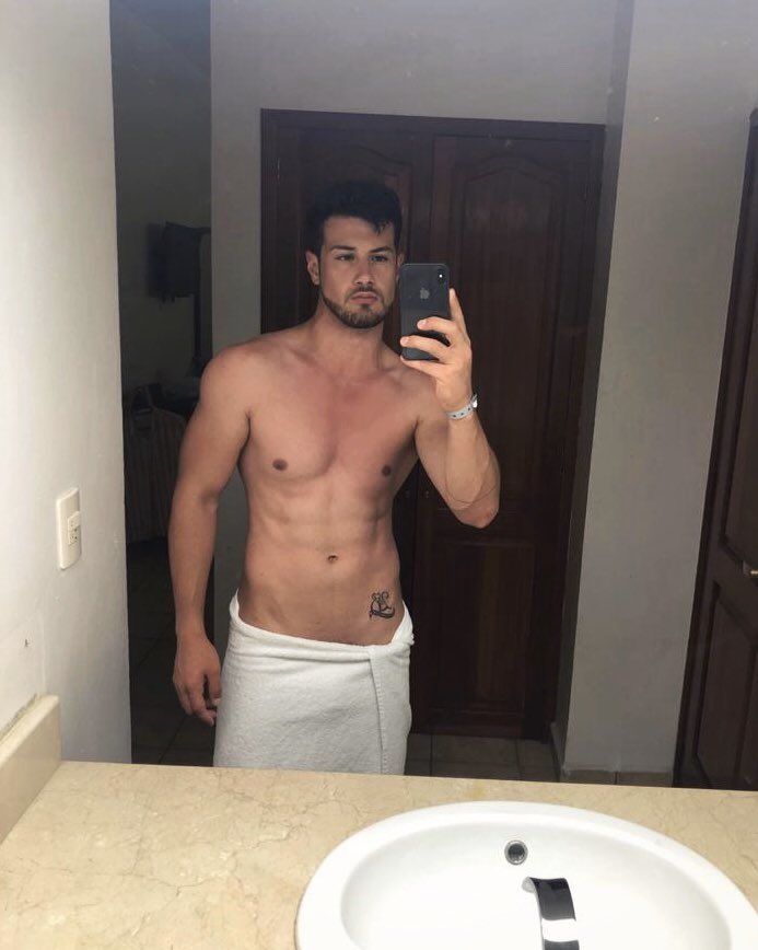 gildomani's tweet image. #Takeashower 💦🔥