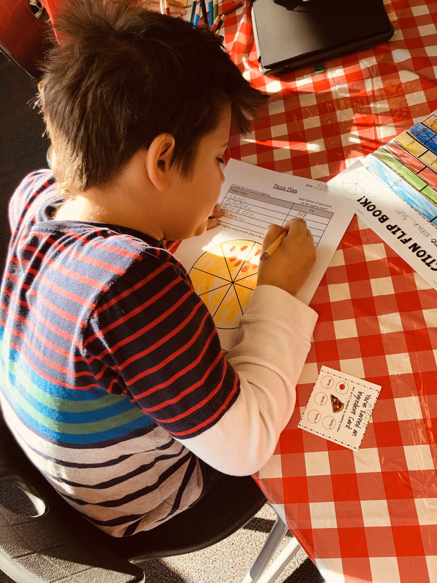 Ms_KBowers's tweet photo. Fraction Exploration with 3rd grade! #handsonlearning #centralfoxes #D39online https://t.co/L4JiDMPSs1