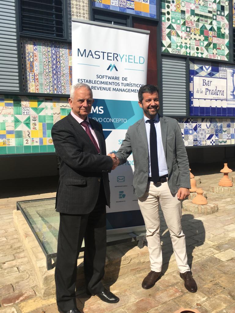 MasterYield's tweet photo. ¡Hoy MasterYield está en Triana! 💃 Concretamente en la antigua fábrica de cerámica Moltanván donde hemos asistido para la firma del acuerdo con la @Hotels_Sevilla.
#masteryield #PMS #AHS #crecemosjuntos #gestionhotelera https://t.co/OrPhXgi4ss