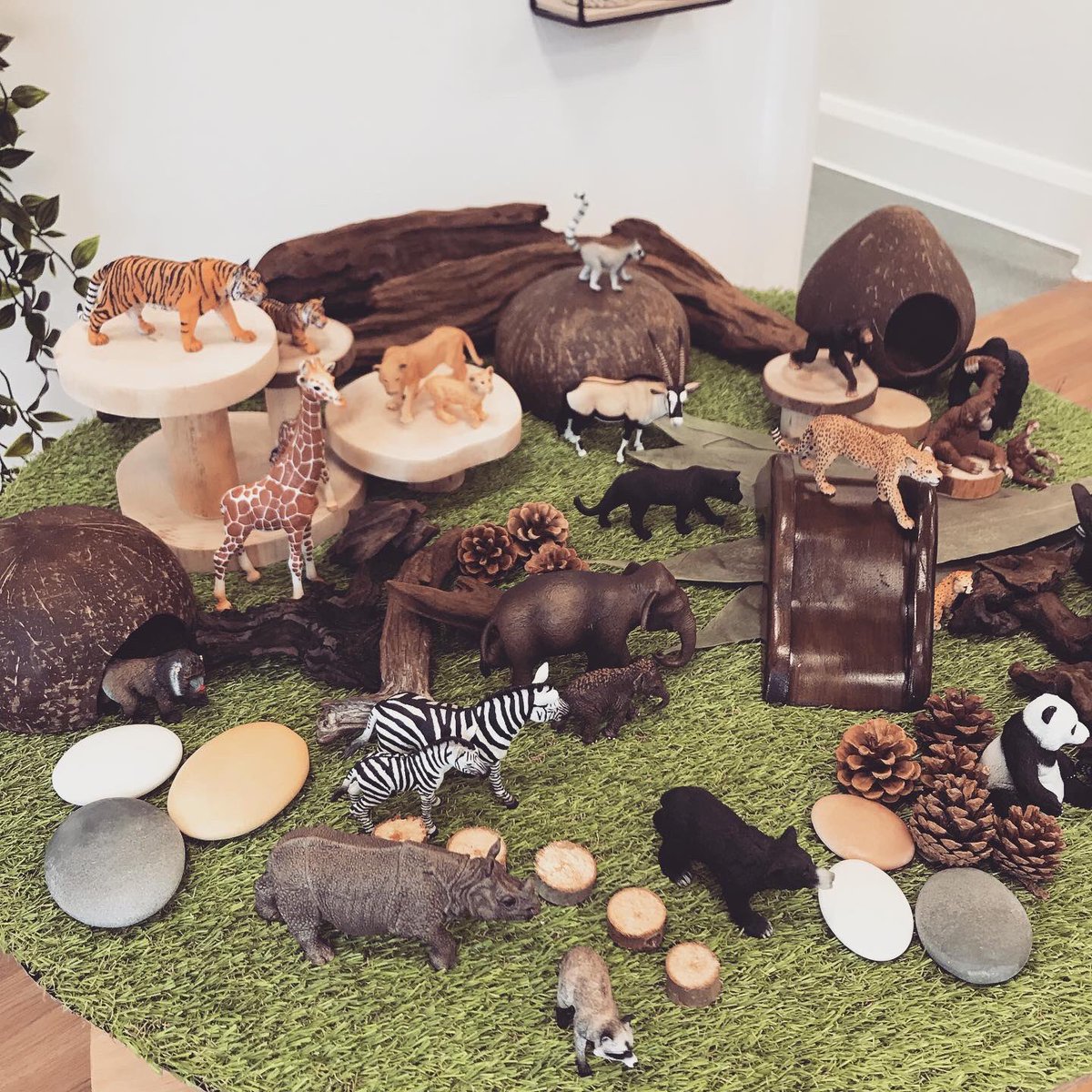 Loving this Smallworld set up 🌿 #invitationtoplay