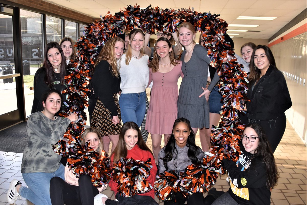OHS_Athletics's tweet photo. @OHSswim_dive our 4 state qualifiers are being sent off in style! Good luck to Anna, Lily, Kate, and Katie!!! #golions #gostates https://t.co/IGvgN3EIXW