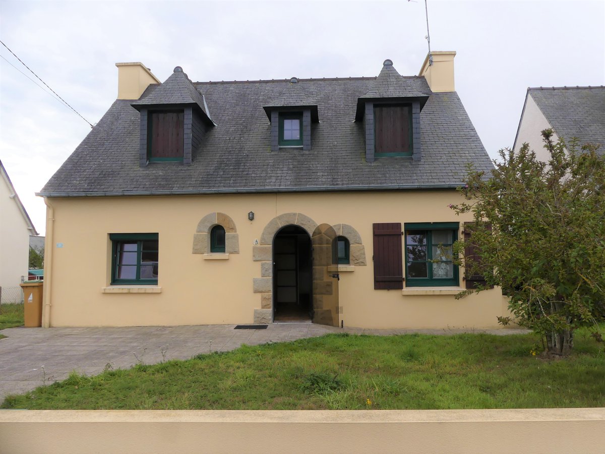 SoizeCrel's tweet image. A vendre à #PLERIN, #EXCLUSIVITE maison T4 sur terrain 396m². Cuisine, séjour ouvrant sur terrasse orientée sud,1 pièce de rangement, SdE à l'italienne, chaufferie. A l'étage, 3 chambres, SdB. 
168 800 euros FAI / 09 70 71 35 00 - 06 60 82 96 63