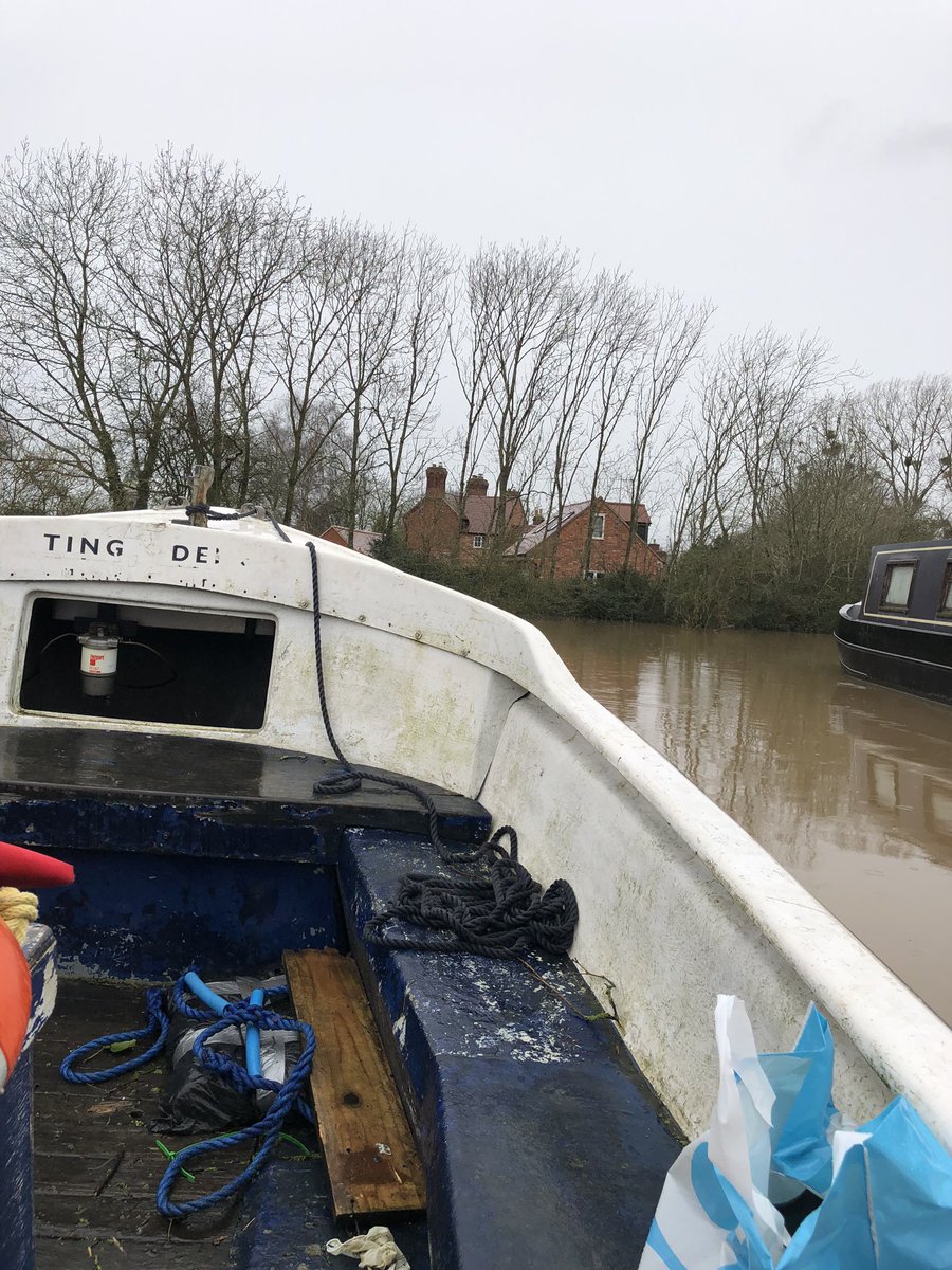 riversideredh's tweet photo. It might of been by boat but I’ve made it home to help with the flood battle 😊🙈 #Worcestershire #flooding #floodevacuee https://t.co/9OdkfPZSF6