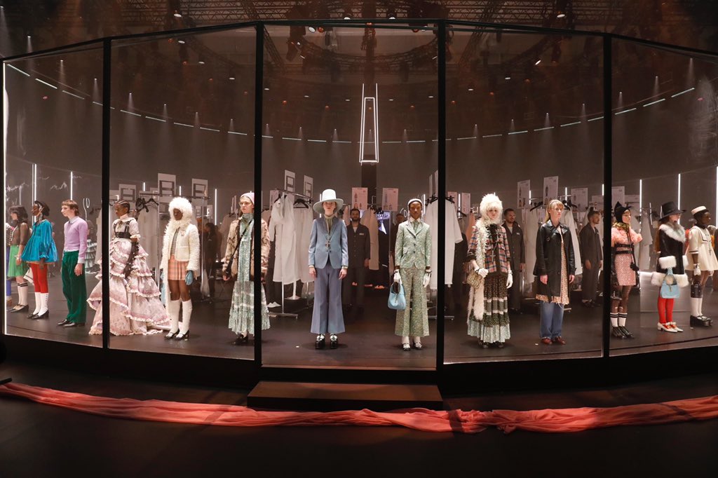 FashionweekNYC's tweet photo. Gucci Fall 2020! Alessandro Michele's creativity is on another Level. Mind Blown 🤯

#GucciFW20 https://t.co/xjJmaCyZfU