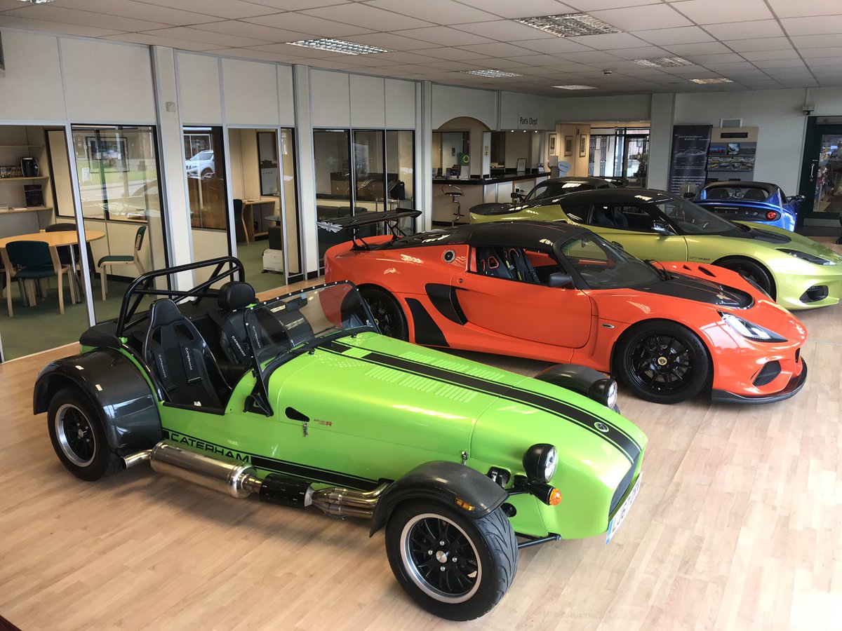 Which one would you choose?

Lotus Exige 430 Cup 

Caterham 420R

#Lotus #Exige430Cup #ForTheDrivers #LotusCars #Caterham420R #StrattonMotorCompany #NorfolkLotus