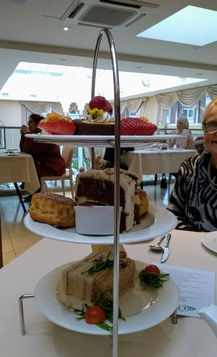 We've gone all posh this afternoon and had high tea at the Ramada hotel in Wolverhampton @RamadaParkHall it's been excellent with superb food and first class service. I could get used to Prosecco in the afternoon..
