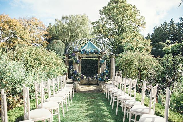 Supplying you all with some White Garden Ceremony goodness on this drizzly Wednesday afternoon 🍃🌿 #rainraingoaway #isitsummeryet  #humpdaywednesday ift.tt/37C9xE9