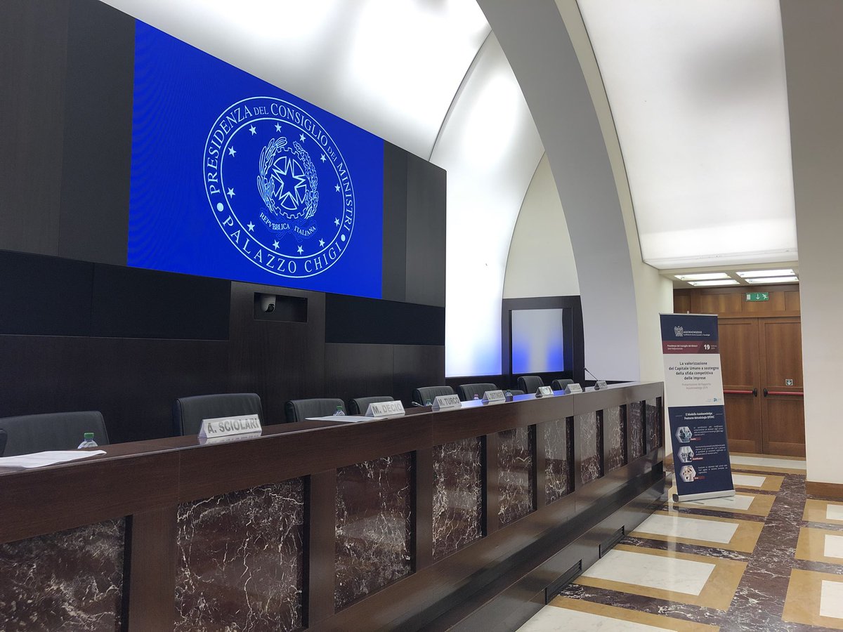 Oggi sono qui con #Assoknowledge per parlare di #CompetenzeDigitali e di come la formazione SAS può avvicinare agli #Analytics.  <a href="/FabrizioPadua/">Fabrizio Padua</a> <a href="/SASitaly/">SAS Italy</a> #SASEducation