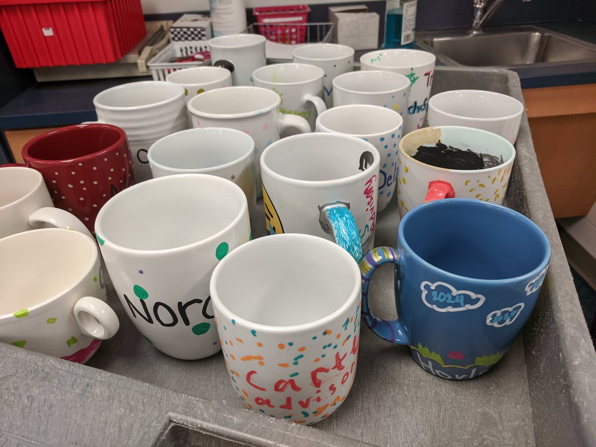 BeckyTri1's tweet photo. Advisory mugs! We are going to waste a lot less on our many food days! Paint markers, mugs, and bake to set the paint #TriMusketeers @KMMS_Larsen https://t.co/e2iAuo8lrP