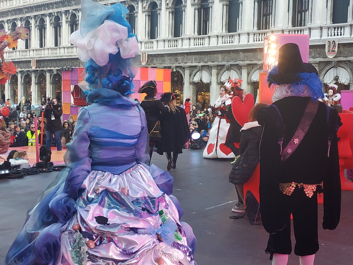 Venice_Carnival's tweet photo. #CarnevaleVenezia2020 
Siamo alle ultime battute del Concorso per la Maschera più bella...chi vincerà? 🎭
@comunevenezia 
@lecittainfesta 
@veneziaunica https://t.co/pJB1fzhm9C