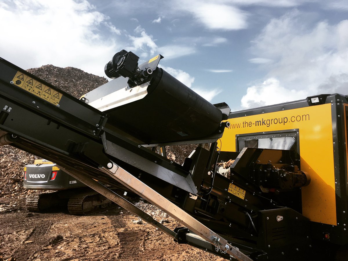 themkgroup's tweet photo. Track Picking Station #trackpickingstation #mobilerecyclingequipment #mkmobiles #volvo #volvoexcavator https://t.co/aXGKSLr1Q7