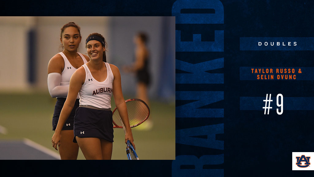 AuburnWTennis's tweet photo. 🚨 NEW RANKINGS! 🚨

🎾 @AuburnWTennis - 3⃣1⃣ (Team)
🎾 @TaylorRusso22 - 7⃣8⃣ (Singles)
🎾 @TaylorRusso22 / @se_ovnc - 9⃣ (Doubles)

#WarEagle https://t.co/HqMYXXx7j0