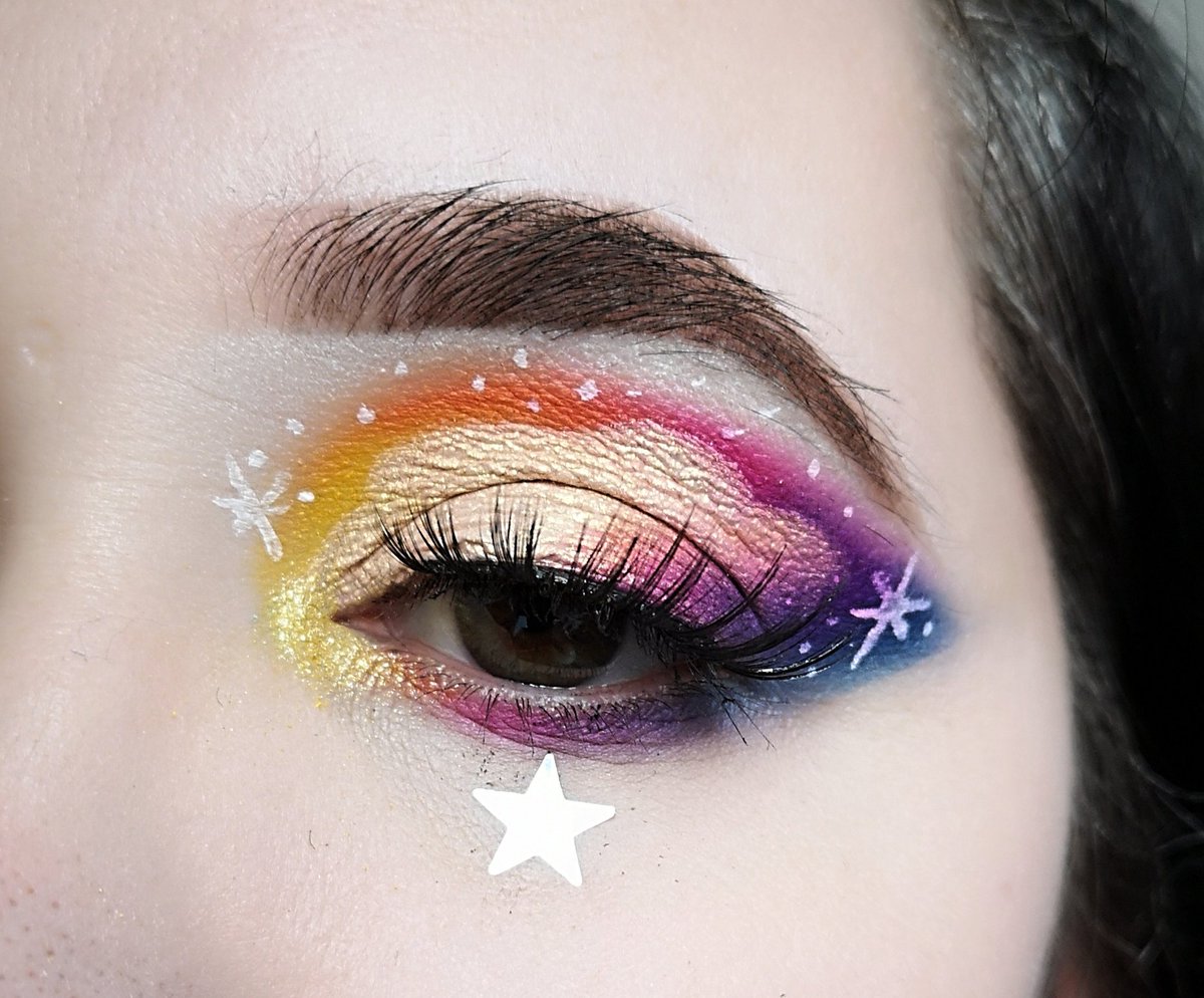 makeup_mummy17's tweet photo. Rainbow cloud

@MakeupRVLTN brow pencil dark brown
@norvina1 volume 2 palette
@ABHcosmetics
@Snazaroo white paint
@jenafrumes lashes in Hollywood tigeress
@Poundland crafting stars

#makeup #abhprsearch #jeffreestarprlist #jeffreestarcosmetics #revolutionprlist https://t.co/ZimyiQNEjq