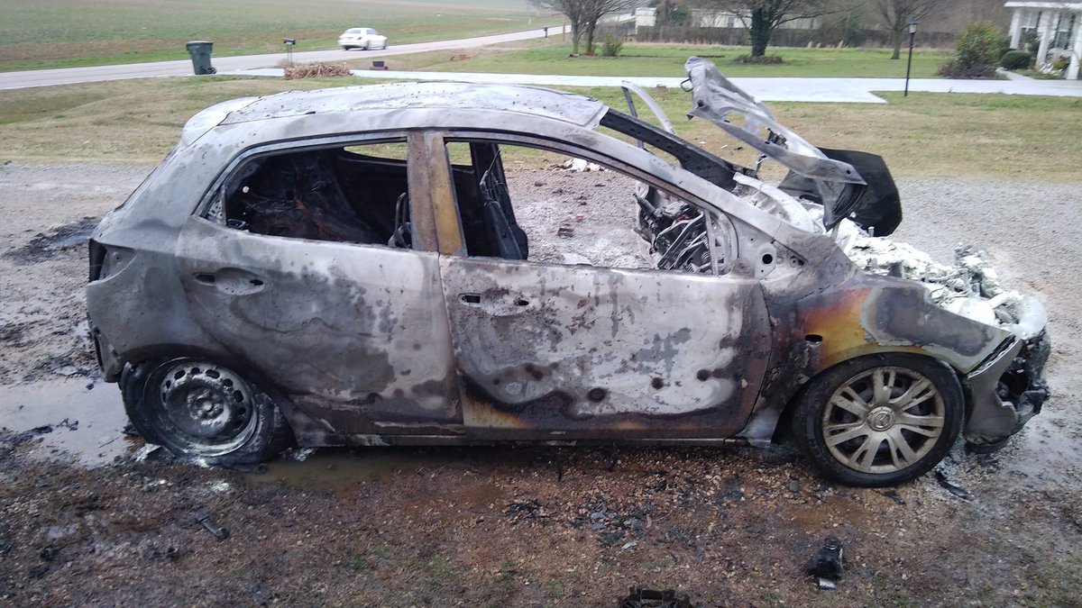 MooresMillVFR's tweet photo. Moores Mill units was dispatched to a vehicle fire. Engine 135 and Responder 435 arrived on scene to a fully involved vehicle. Units deployed bumper line and extinguished the fire within minutes. https://t.co/i4TONSaTj1