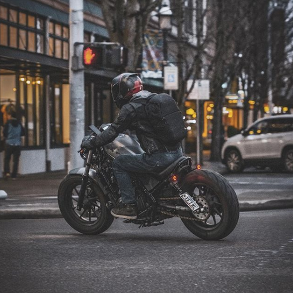 MetzelerMotoUSA's tweet photo. From everyday urban riding to carving up the twisties in the hills, #MetzelerMoto is up to the task!
📷 @masonlane_official https://t.co/ivpnjh7ezu