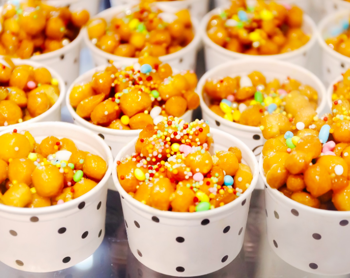 BuonBrunch's tweet photo. La ricetta degli struffoli da fare a Carnevale di @VanityFairIt #ricette #struffoli #carnevale #italianrecipe #recipes #ricettafacile

>>>  https://t.co/ILaxxmbpBv https://t.co/dRB4GolvzK