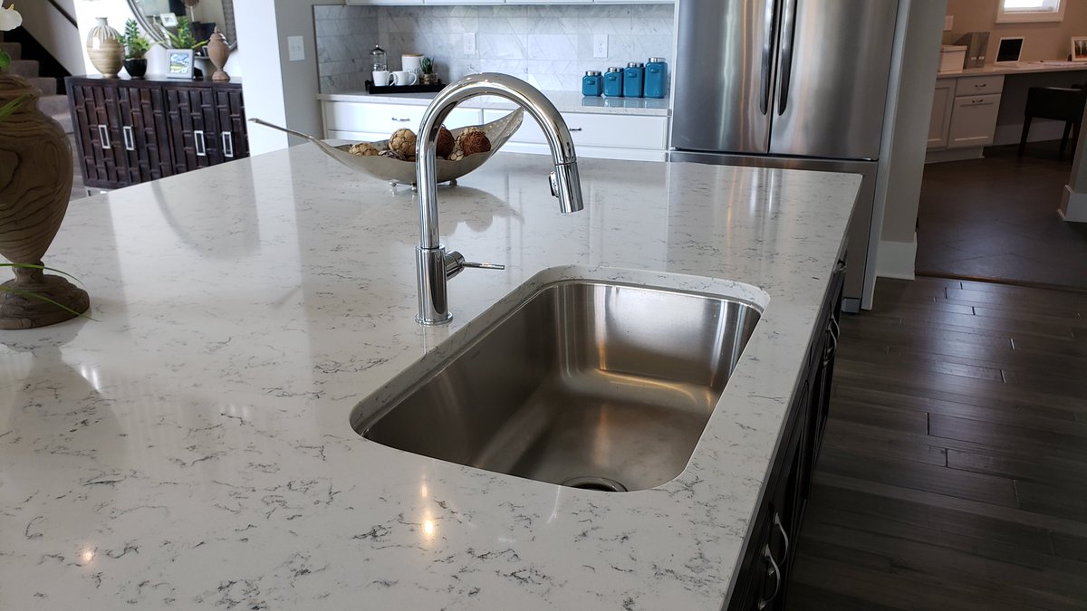 TowerSurfaces's tweet image. New quartz countertops could be just what you're looking for in your kitchen renovation!