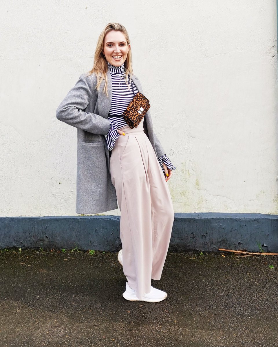 Made myself some Empire Trousers and a self drafted stripy top before posing like an awkward soul in front of a pub 😂

#DPLEmpire #pdfpatterns #sewing #styleinspo #streetwear