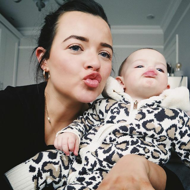 ConnieSimmonds's tweet image. I got it from my mumma 💋❤️ #ImWearingRi #BabyRI #MummyBlog #FirstTimeMum ift.tt/2P9rSSC