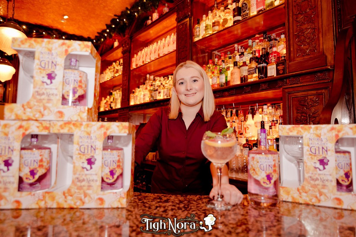 Sarah is all smiles with our <a href="/norasirishgin/">Norasirishgin</a> Gin Gift Set - Have you purchased yours yet? @FrontDoorPubGal <a href="/McCambridges38/">McCambridge's</a> #norasirishgin #latinquartergalway #galway #gin gin