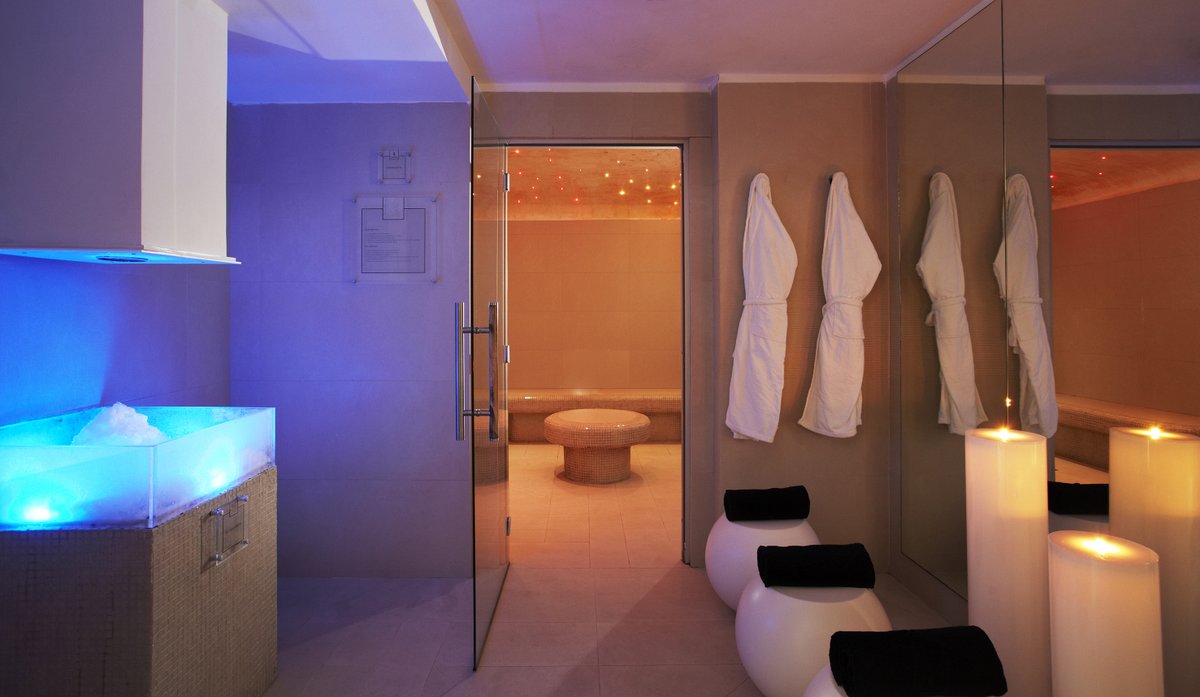 When you visit Rome you can completely relax in our spa after your adventures. 
Click here and book your post tour massage 😍👇
bit.ly/2JQS5V0
#ALifeWellLived