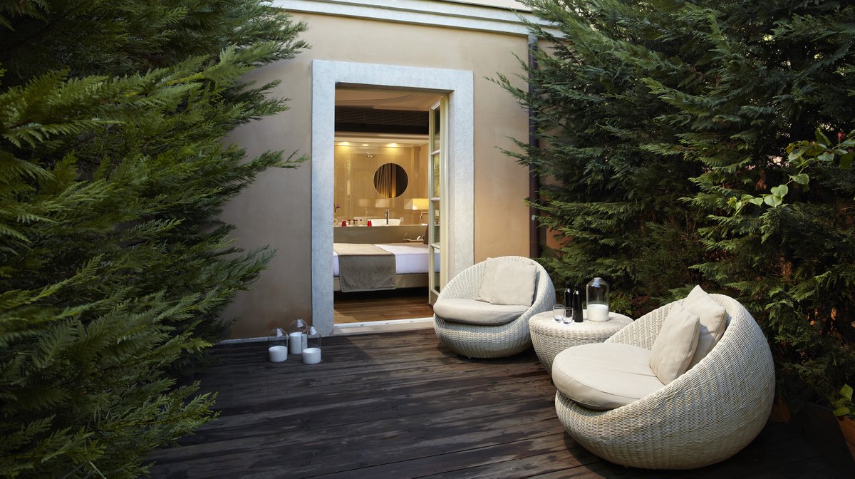 At Villa Agrippina - Gran Meliá Hotel it's easy to end your day spent in the Eternal City with magic.
Relax and recover your energy in one of our supreme rooms, surrounded by the greenery of your private garden 😍
Find out more and book your dream stay!
bit.ly/2Y5JTHn