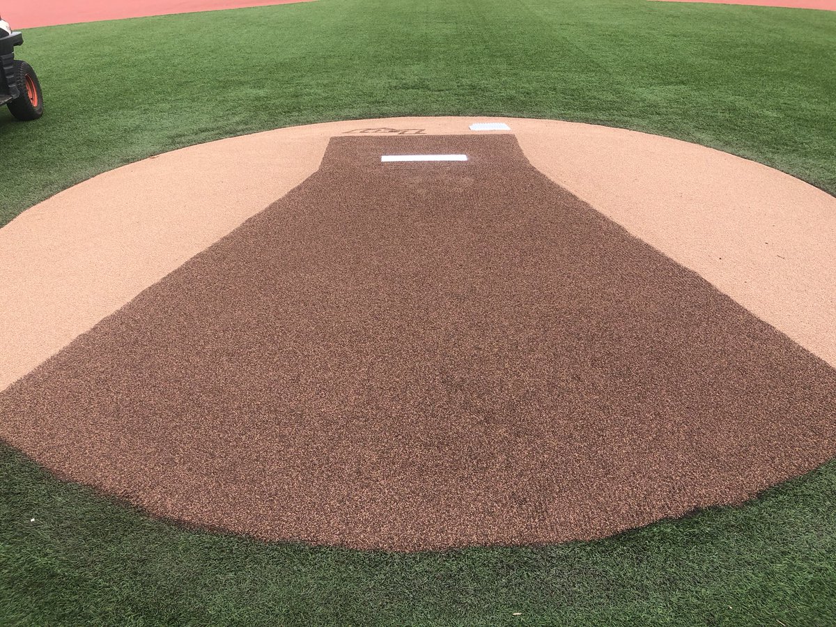 Tyler__Bergin's tweet photo. It’s that time agin @libertybaseball home opener @Turfaceproducts @DuraEdge #blackstick #heritagebrown #SportsTurf https://t.co/wwl0rkKBDk