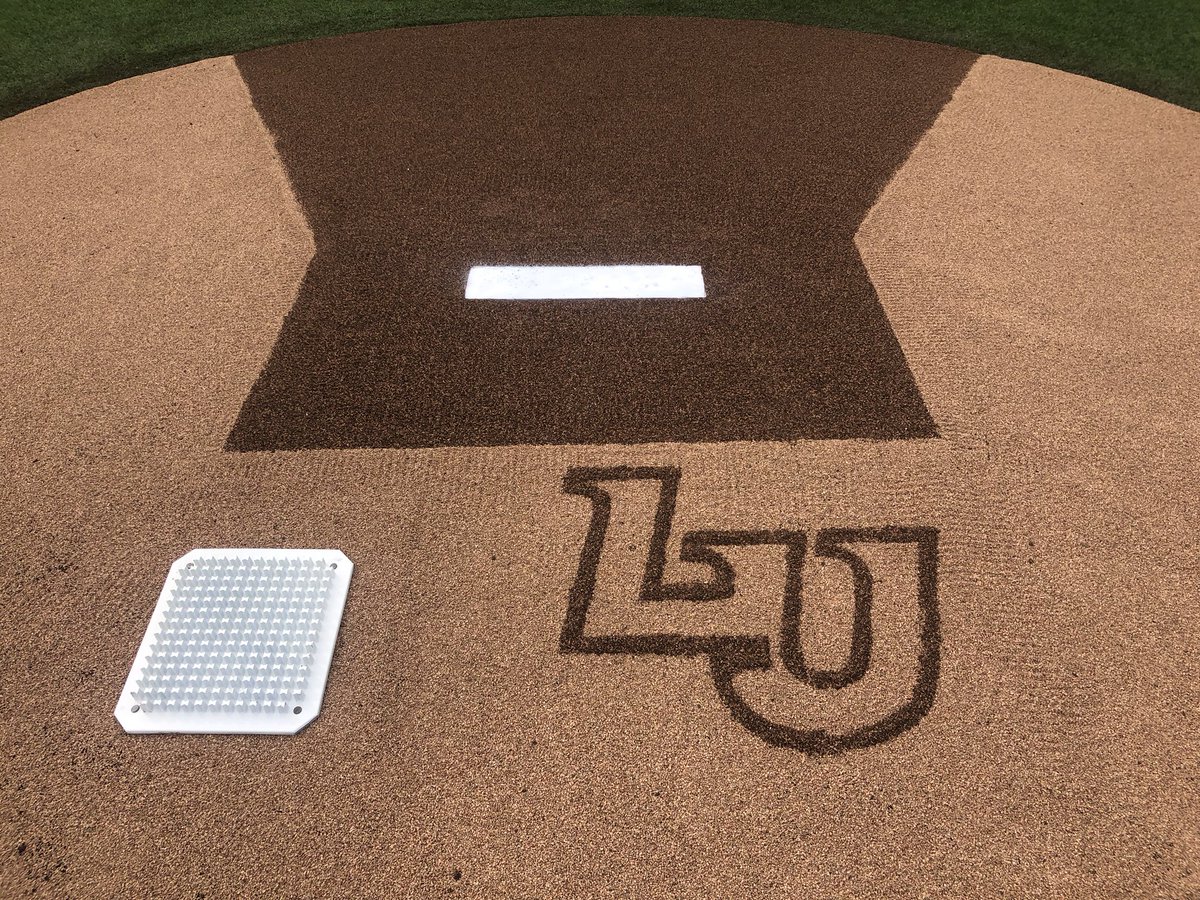 Tyler__Bergin's tweet photo. It’s that time agin @libertybaseball home opener @Turfaceproducts @DuraEdge #blackstick #heritagebrown #SportsTurf https://t.co/wwl0rkKBDk