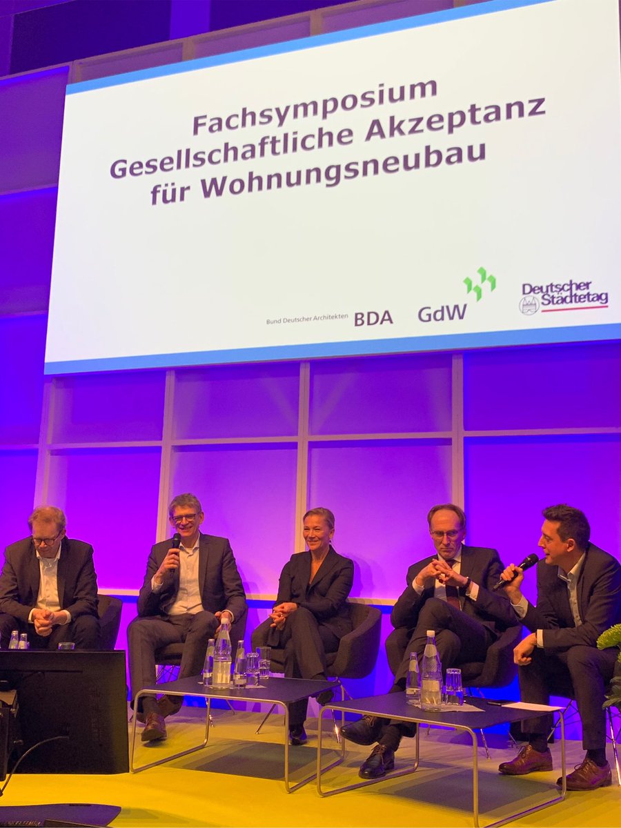 VdWRW's tweet photo. Not in my backyard" (oder vielleicht doch?) - Fachsymposium von #GdW, #BDA und #DST zur gesellschaftlichen Akzeptanz von #Wohnungsneubau u.a. mit Kathrin Möller, #GAG, auf der #bautec 2020 in Berlin @GdWWohnen @staedtetag @BDABund https://t.co/WraUFrE6Lg