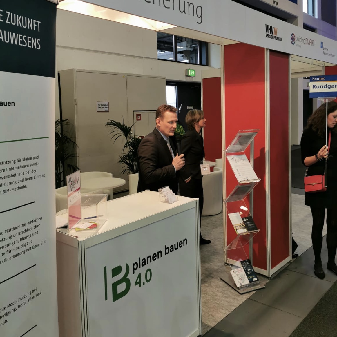 planenbauen40's tweet photo. @planen-bauen auf der @bautec:

#bautec
#auf40bauen
#planenbauen40
#pb40
#bim
#bimdeutschland
#buildinginformationmodeling
#digital
#digitalisierung
#industrie40
#mittelstand
#wissenstransfer
#bmvi
#bmi
#bmwi https://t.co/jTNN0KPzIh