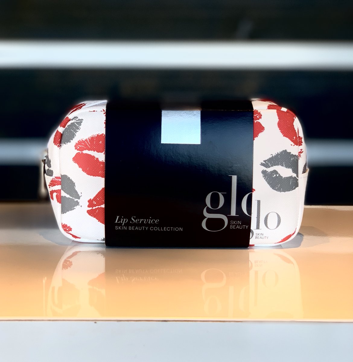 Go_Glamorous's tweet photo. ONLY 3 LEFT!! Our Glo Lip Kits are flying off the shelves this month! Don't forget to get these amazing kits for $20 ($50 value) when you spend $125+ on your service. Supplies are limited! Get yours before they're gone!

Book online at https://t.co/NpKODL2DqY or call 865.671.4633 https://t.co/acSkVthK1x