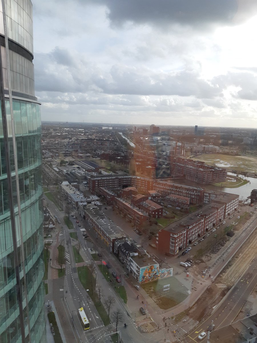 Zeer welkom ontvangen bij @RaboUtrecht. Met kinderen uit Dichterswijk te gast. Alles over de bank, geld en uitzicht over je eigen huis. #wijkwijsneuzen #dockutrecht