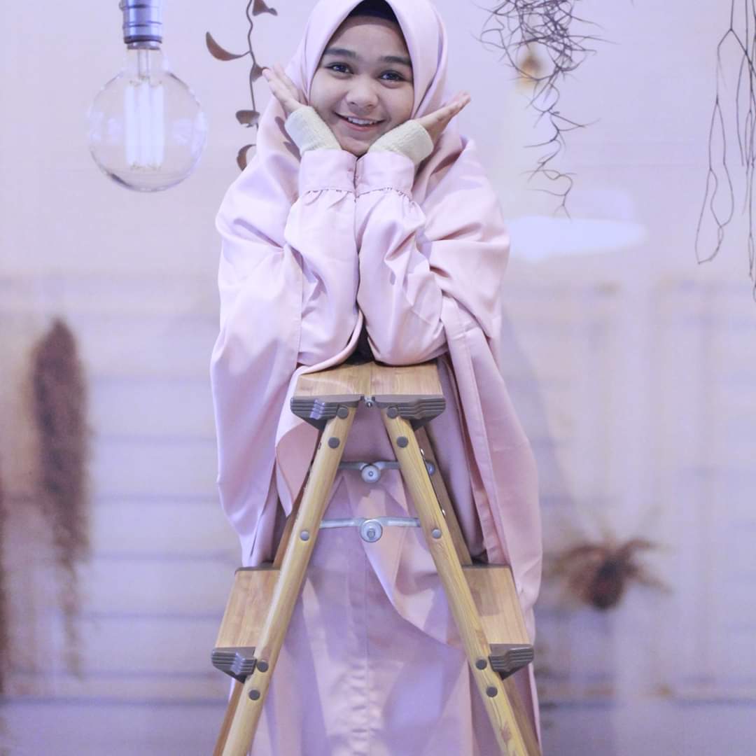 infoPKU's tweet photo. Telah hilang Mahasiswa UNILAK bernama Nur Khairunnisa umur 22 Tahun. Ciri2 tinggi 150 cm, kulit sawo matang perawakan kurus. Terakhir terlihat pada minggu malam tanggal 16 Februari 2020 memakai pashmina bunga2 warna merah, baju gamis polos warna peach

#infoPKU #Pekanbaru https://t.co/PChF6it8Fg