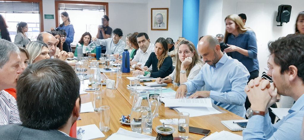 pepeousset's tweet photo. Esta mañana llevamos adelante la reunión especial de la Comisión de Legislación General  en el ⁦@cdneuquen⁩ para debatir los proyectos de Ordenanzas orientados a resolver los problemas vinculados al #hábitat en nuestra ciudad. https://t.co/mq590FgfXb