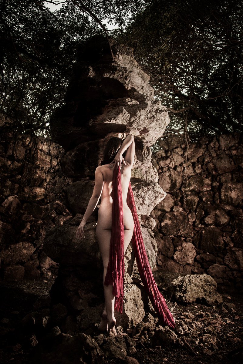 DiegoBlancoFoto's tweet photo. Talayótica © Diego Blanco #art #model #photography #foto #mallorca #shooting #portrait #fashion #natural #modellife #photoshoot #instamodel #beautiful #photo #sensualshots_ #monochrome #blackandwhite #mallorca #talayot #talaiot #arqueología #archeology #ancientcivilization https://t.co/vQusADX70q