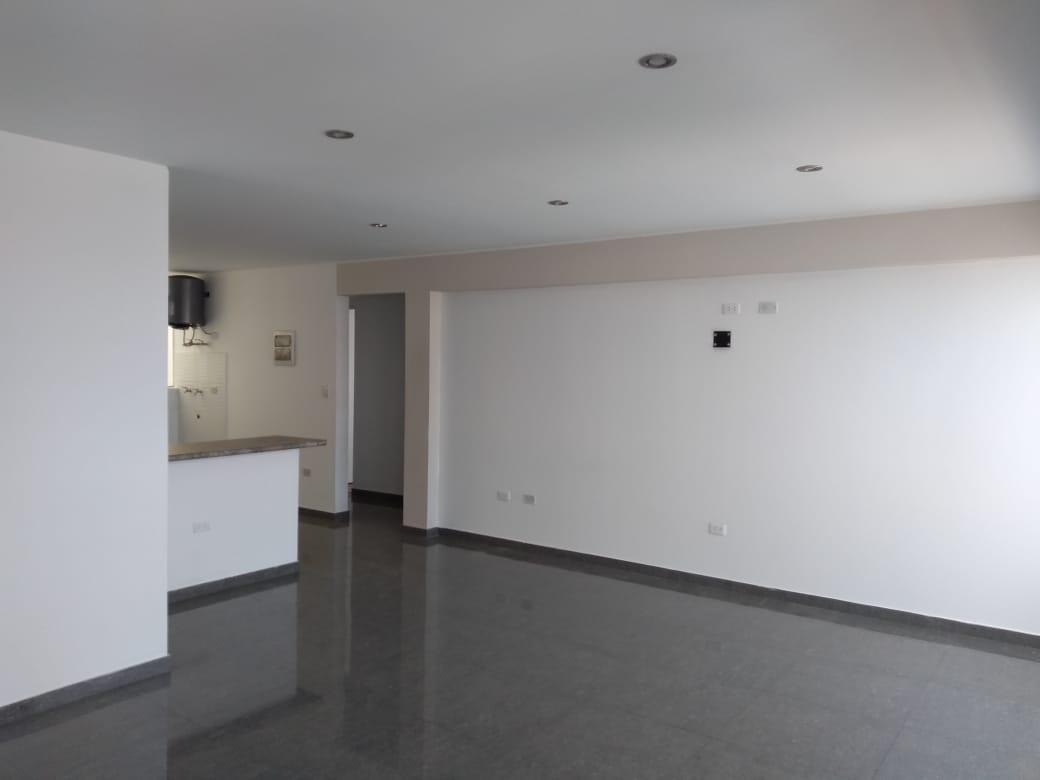 FastInmueble's tweet image. 🔴Vendo dpto en Los sauces, Calle 1 casuarinas Lima-Perú
-5to Piso
-C/Asensor
-Sala comedor cocina amplia
-3 dormitorios (Amplios)
-2 baños iluminación natural 
-Buena ventilación
-3 años de Antiguedad
Precio a tratar
Info ➡️980 951 336
        ➡️913 035 827
#JavierPrado #Peru