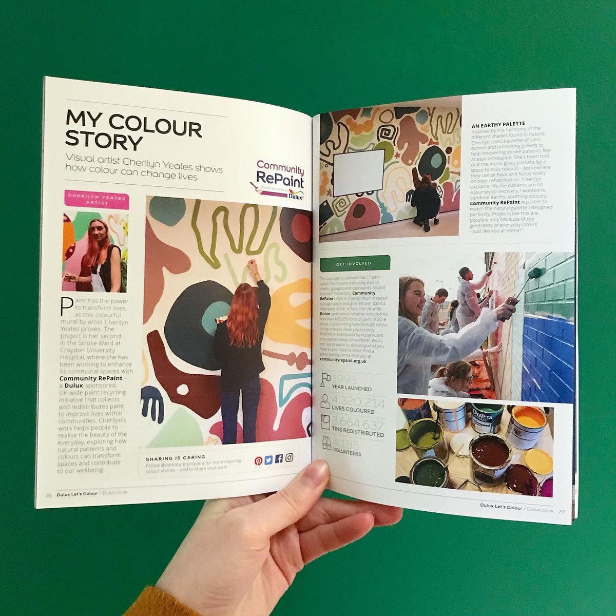 Chez_Studio's tweet image. When your parents stumble across you in the @duluxuk #LetsColour mag 🌴💕🍭🍑🌞🌸

Talking about my mural at #CroydonUniversityHospital &amp;amp; the @communityrepaint scheme at @FRPonline who provided the paint for the project! 👏 

If you find yourself in a DIY superstore...grab one 🕺