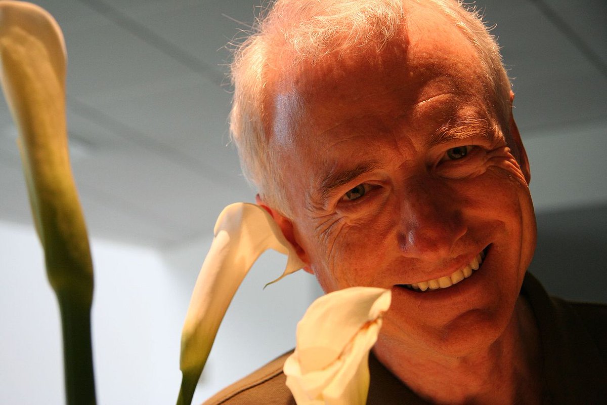 JVCom's tweet photo. Nous avons appris aujourd'hui avec tristesse le décès de Larry Tesler à l'âge de 74 ans.

Vous ne le connaissez peut être pas, mais il était un informaticien de génie qui a participé à la création du meilleur ami des élèves qui doivent faire un exposé : le copier-coller. https://t.co/Wc2sGZFDkg