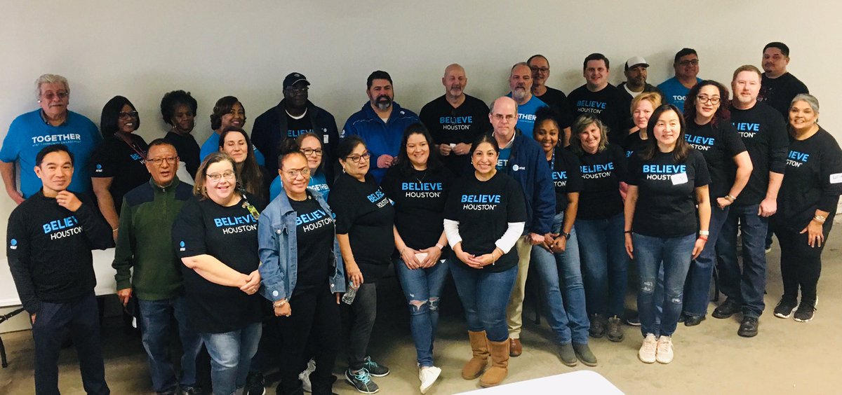 jonmcclellan's tweet photo. Thanks @ATT #BelieveHouston volunteers for partnering w @BushHoustonLit and sorting, packing and delivering 3,000 plus books for 525 students in the Houston area! #MyHomeLibrary #attemployee @ATTimpact @STXspeaks https://t.co/tUKYILXSGb