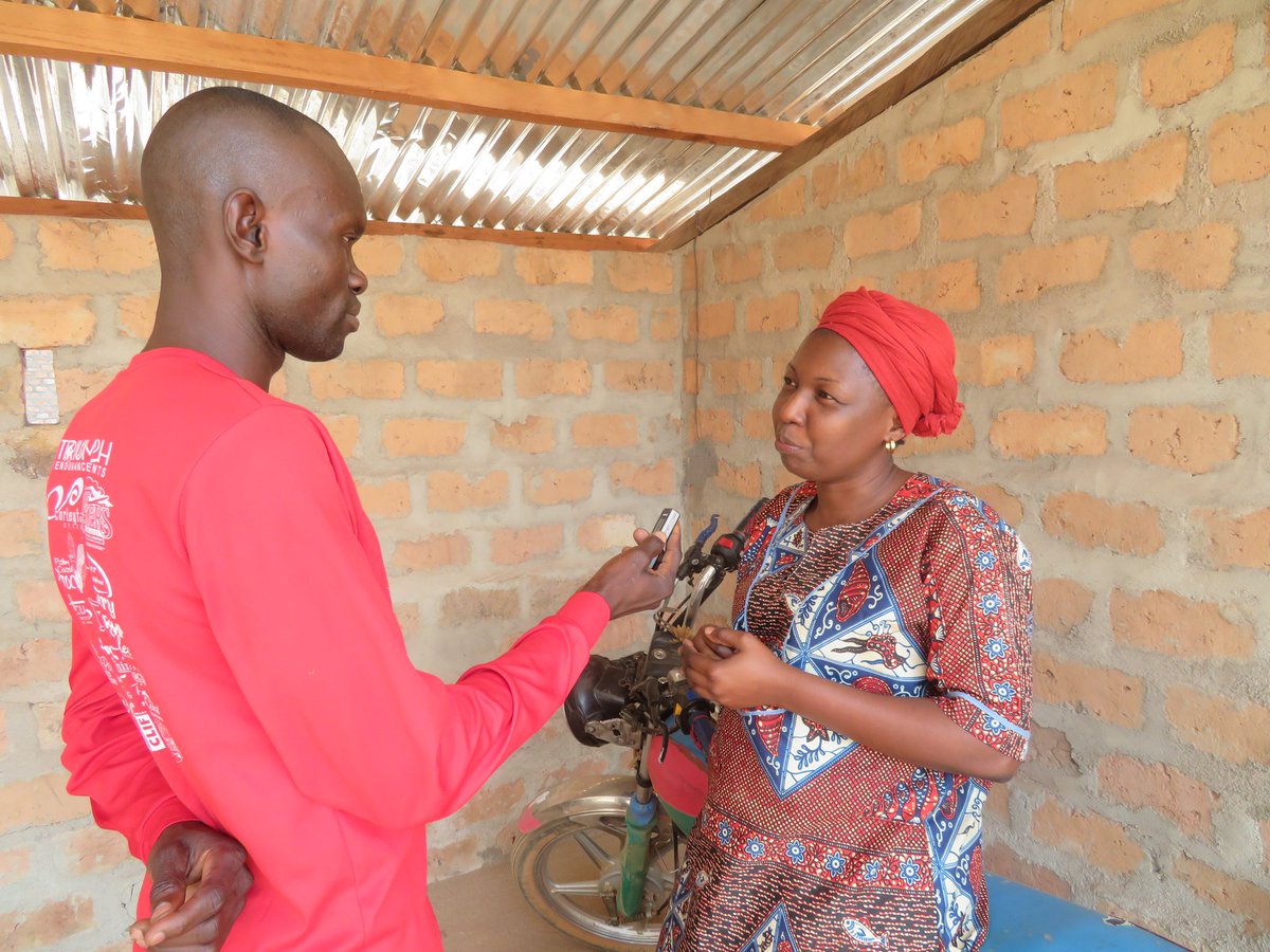 AdelineKamba's tweet photo. Rencontre d'échange avec les associations des femmes Leaders, jeunes et autorités locales de #Paoua ce jour sur la parité de genre dans la #CVJRR 
#ILondoAwè @AUBinetaDiop @FirminNgrebada @fridolinngoulou @ILondoAwe @GouvCF @BaikouaV @SamuelaIsopiEU @OxfamRCA https://t.co/Q8rQKGXE1n