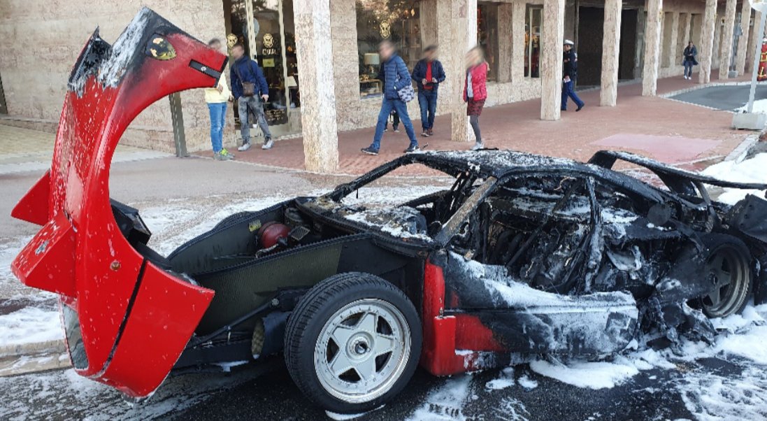 Could it be the infamous plastic fuel tank? 
Take a look at the video, photos and possible reasons of the #ferrari F40 combustion yesterday in Monaco. 
Not the first time an F40 gets in flames...
ciclootto.it/ferrari-f40-fi…
#ferrarif40 #f40flames #f40 #monaco #ferrariclassiche