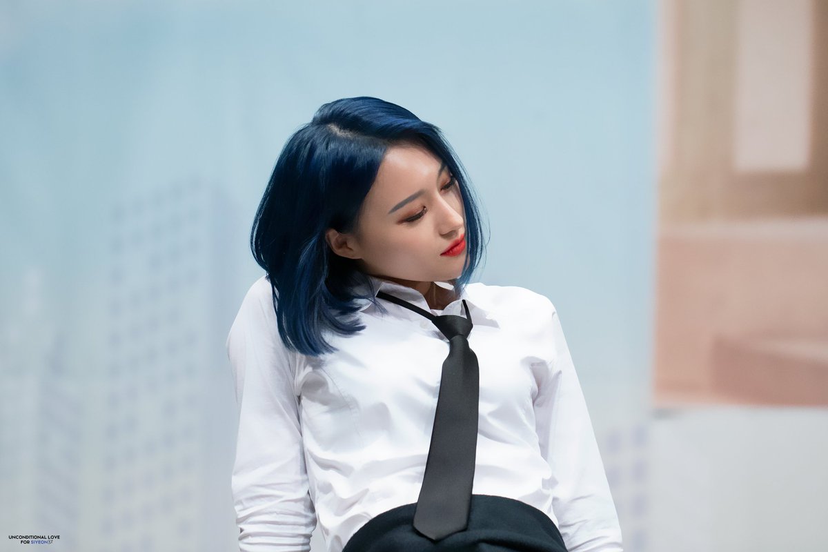 at this point im not sure what even qualifies as suit but siyeon <3