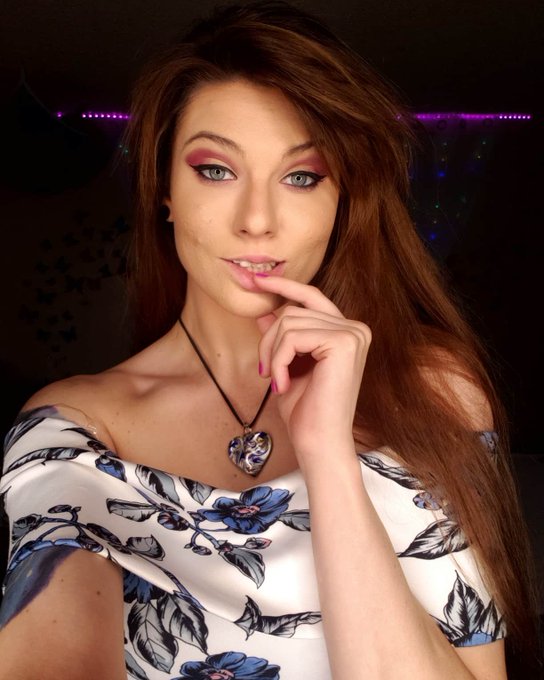 I've been getting so much better at my makeup! So happy!! You go eyeshadow! #selfies #makuplooks https://t<a href="/tag/selfies"class="tags"><span>#selfies</span></a><a href="/tag/makuplooks"class="tags"><span>#makuplooks</span></a>