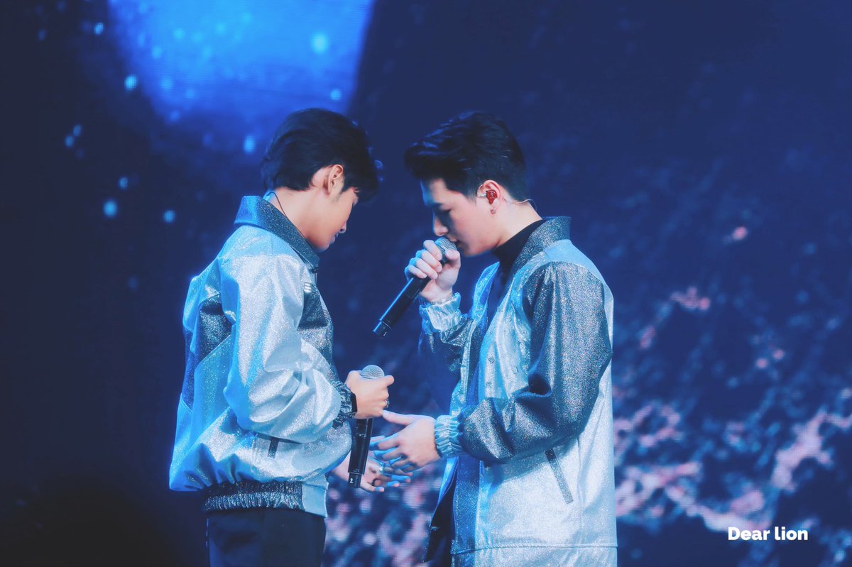 DearLion0728's tweet photo. 190220 

รอให้ห้วงเวลามีแค่เธอกับฉัน 
ท่ามกลางดาวเหล่านั้น~~

#singtoprachaya 
#KristPerawat
#LINETVAWARDS2020 https://t.co/ZP69qsrWQ3