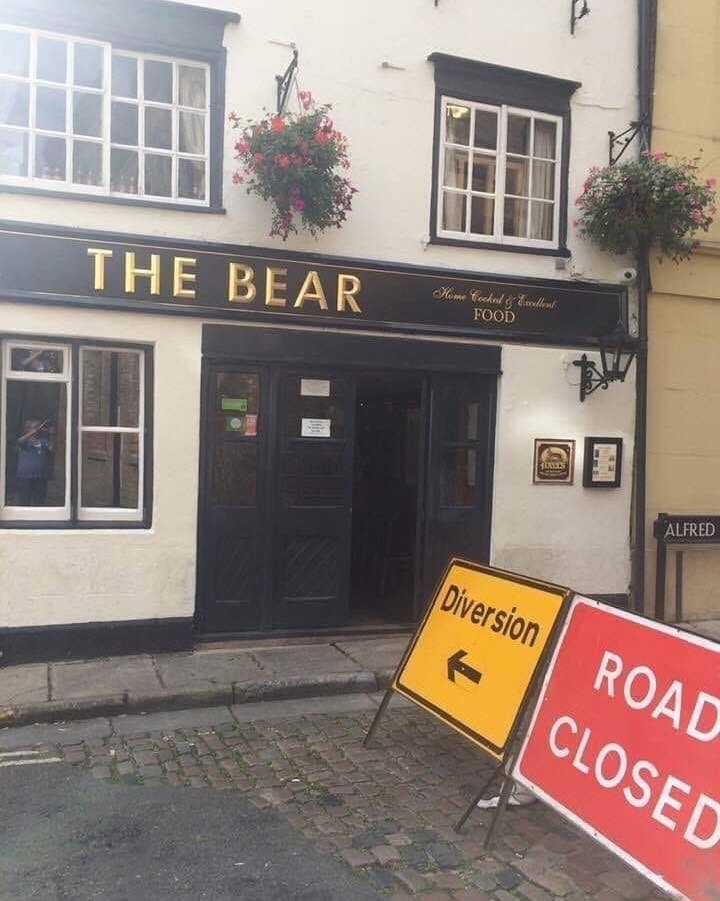 SignMakerDotCo's tweet image. Strategically placed signs are key! 😂👌