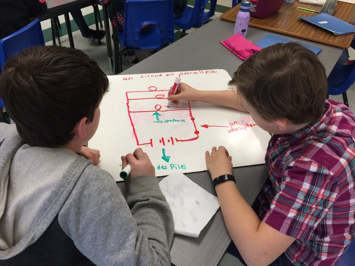 OttawaCathSB's tweet photo. This morning the students drew series and parallel circuits. Then, they built circuits with the necessary materials. https://t.co/bd1EIpnwlJ