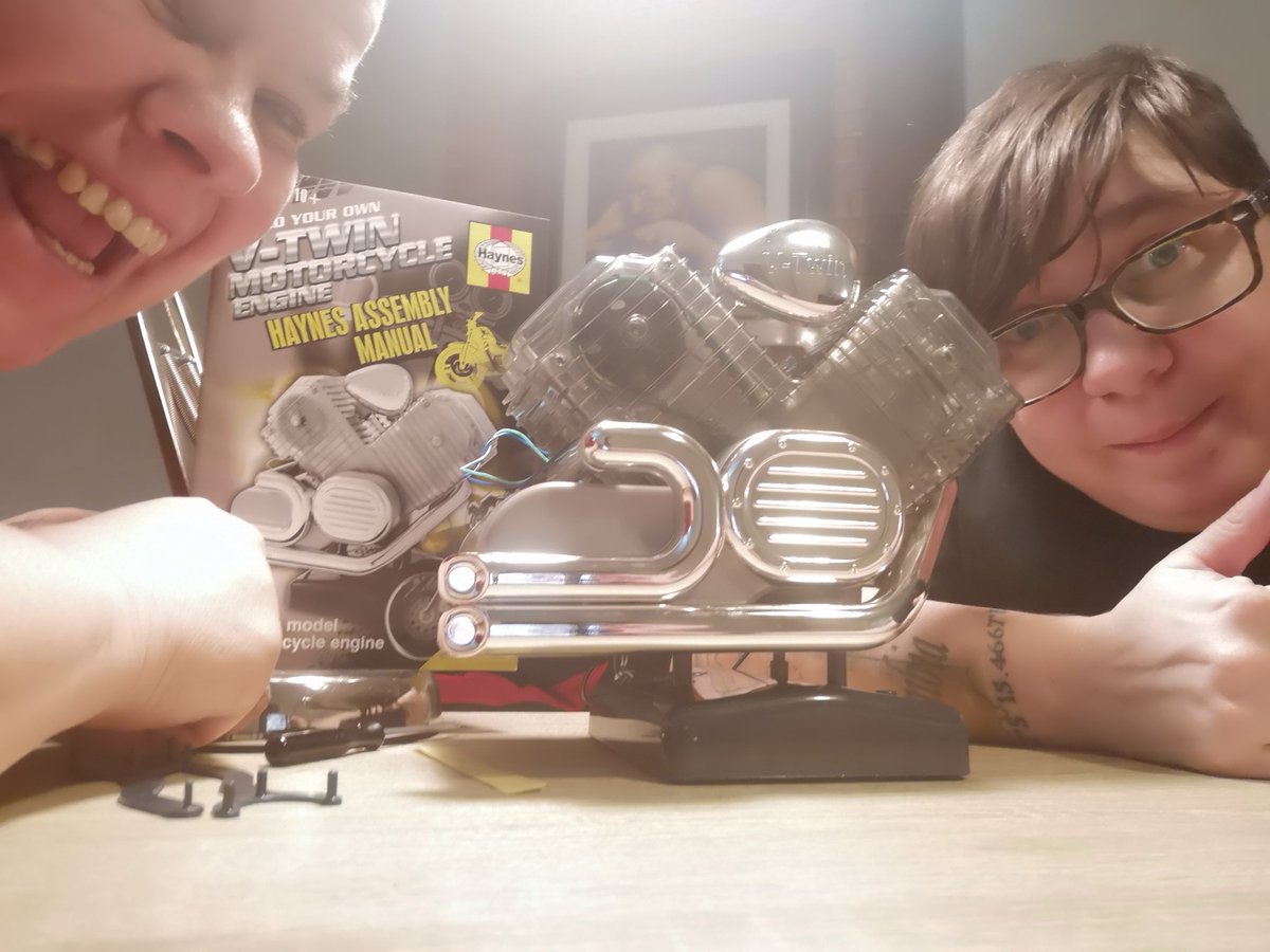 HindleyKerry's tweet photo. Been practising @HaynesManuals First engine build together. I knew the principles of suck squeeze bang blow but now have a better understanding of timing belts, camshafts and valve clearences Anyone need an engine rebuilt π π€£ #evolutionwmcc #6reasonswhy #mototorbikewomen https://t.co/CqZ1bnaseV