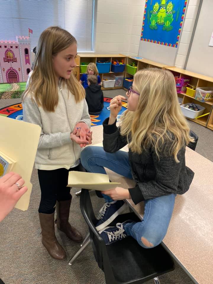 jlslanger's tweet photo. Murray Lake 4th &amp; 5th grade students participated in their first "Battle of the Books" book club today to review/rate their books &amp; have book talks with their peers. Thank you to our Lowell Education Foundation for supporting this new initiative! @lowelldistrict #battleofthebooks https://t.co/v2jkyUQAzR