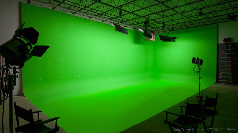 CinéRelève aura son studio de cinéma à l’école Louis-J.-Robichaud. Voir le communiqué de presse sur la page d'accueil de son site Internet cinereleve.ca